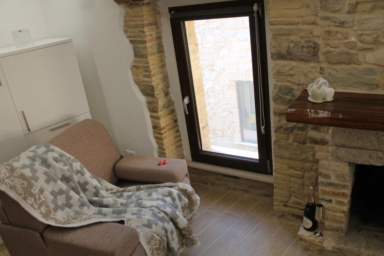 B&B Sotto Le Mura Pietra Montecorvino Екстер'єр фото