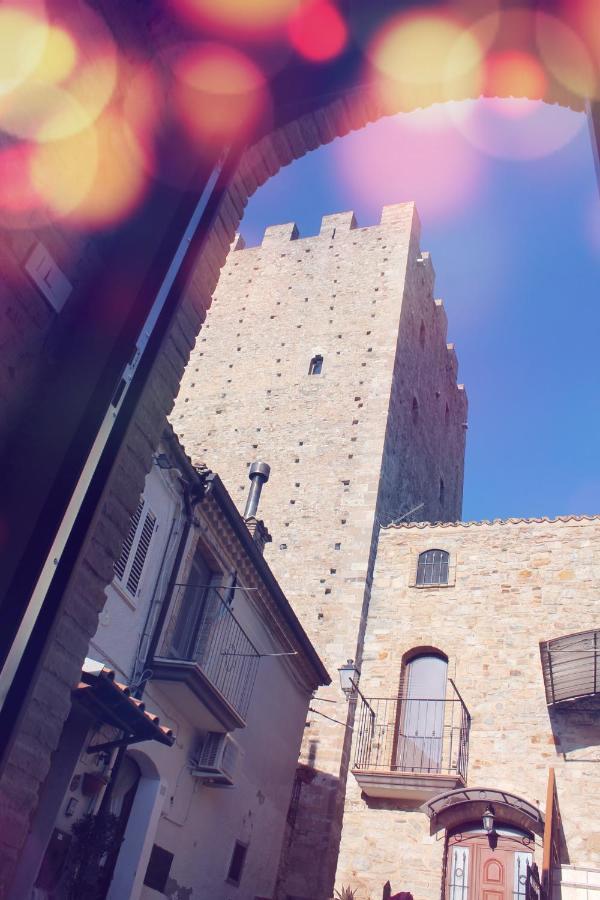 B&B Sotto Le Mura Pietra Montecorvino Екстер'єр фото