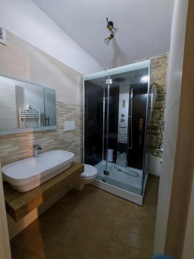 B&B Sotto Le Mura Pietra Montecorvino Екстер'єр фото