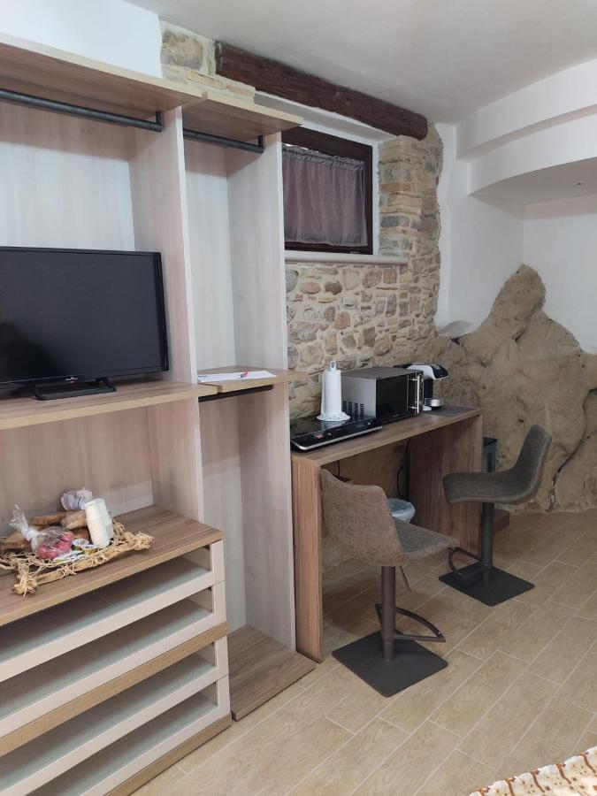 B&B Sotto Le Mura Pietra Montecorvino Екстер'єр фото