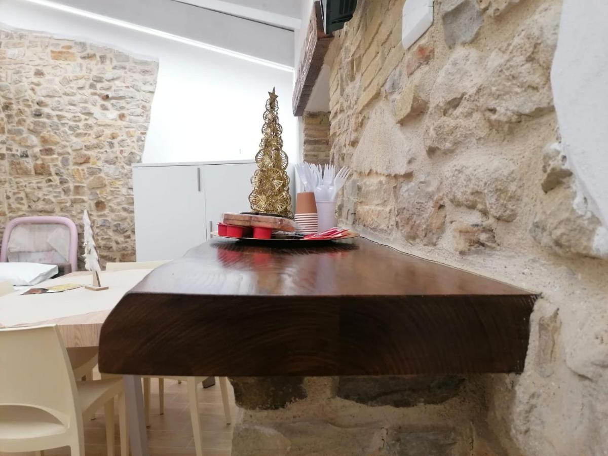 B&B Sotto Le Mura Pietra Montecorvino Екстер'єр фото
