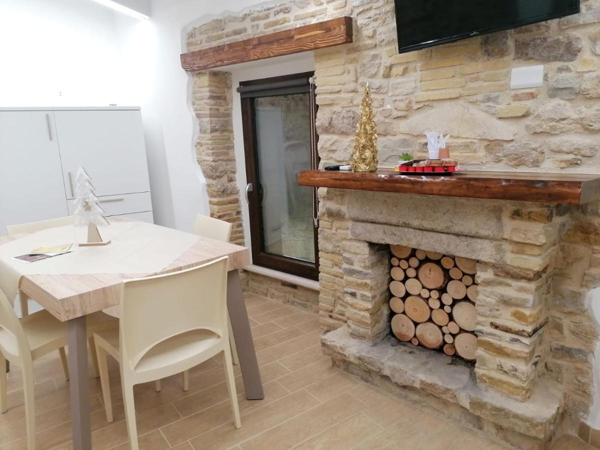 B&B Sotto Le Mura Pietra Montecorvino Екстер'єр фото